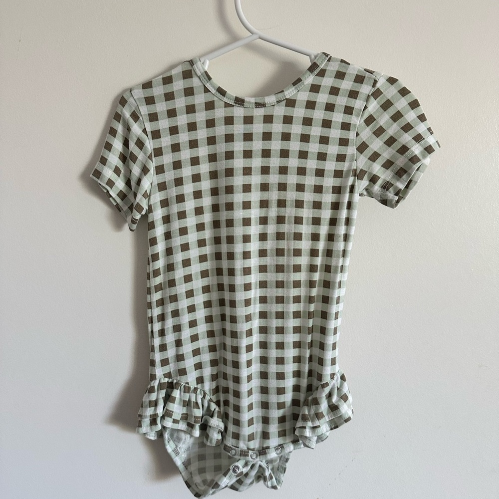 Kate Quinn Green and White Short Sleeve Tee